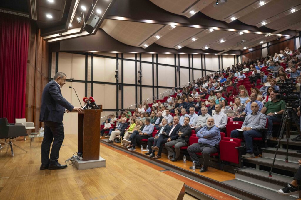 Μήνας Τεχνητής Νοημοσύνης 2025 στο Ευρωπαϊκό Πανεπιστήμιο Κύπρου με ομιλία του Καθηγητή Joseph Krajcik