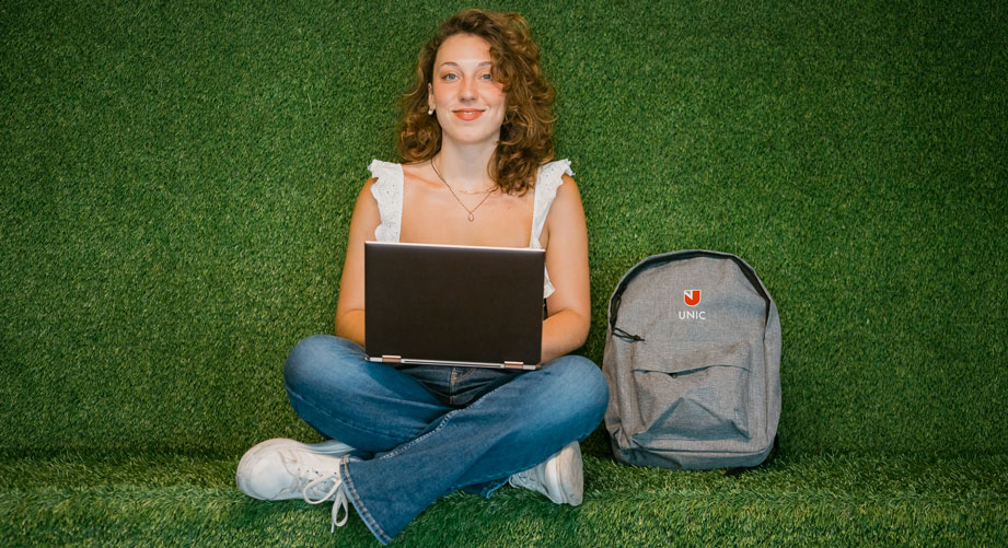 Σπούδασε εξ αποστάσεως στο Πανεπιστήμιο Λευκωσίας, την πρώτη επιλογή των εξ Ελλάδος φοιτητών για μεταπτυχιακές σπουδές