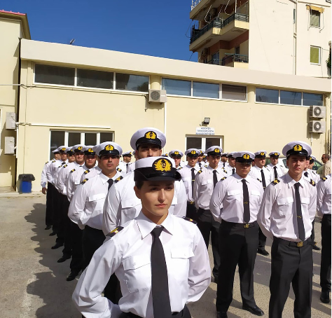 Η εκπαίδευση στις ΑΕΝ συνδυάζει θεωρία, πρακτική και πειθαρχία, προετοιμάζοντας τους σπουδαστές για τις απαιτήσεις της ναυτικής ζωής.